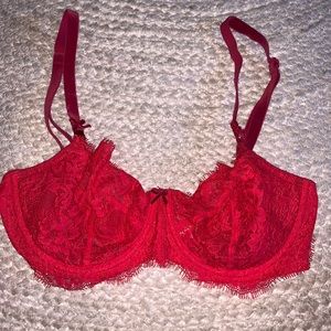 VICTORIA’S SECRET DREAM ANGLES UNLINED BRA